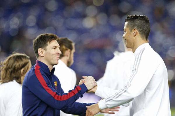 Cetak Tiga Gol, Ronaldo Buktikan Lebih Hebat dari Messi
