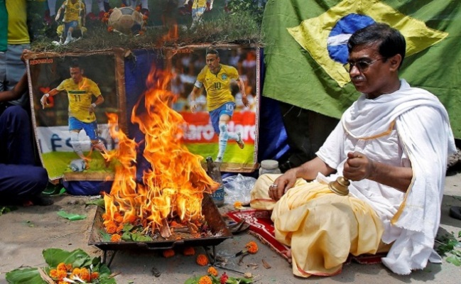 Demi Juara Dunia, Pendukung Brasil Jalankan Ritual 