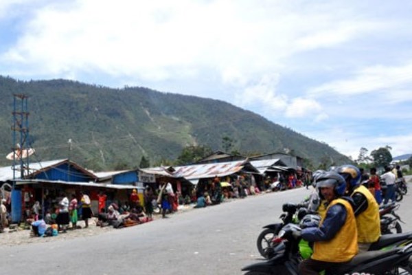 Sedang Patroli, Anggota Aparat Ditembak Kelompok Bersenjata di Puncak Jaya