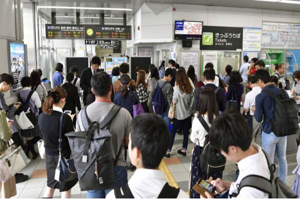 Semua Layananan Transportasi Kereta Osaka Dihentikan Usai Diguncang Gempa