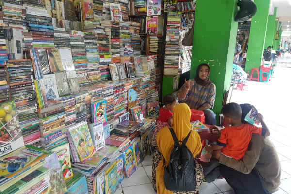 Libur Lebaran & Tahun Ajaran Baru Berdekatan, Omzet Penjualan Buku Turun 