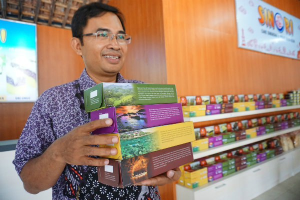 Unik, Begini Ide Pemuda Playen Ini Pasarkan Kuenya