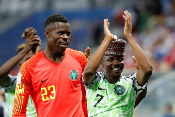 Nigeria Taklukan Islandia 2-0, Argentina Tertolong