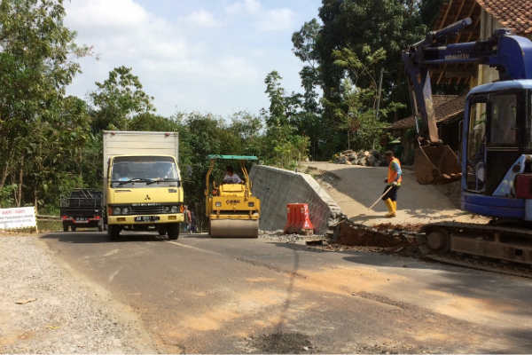 Perbaikan Jalur Mangunan Bantul Kembali Dikerjakan