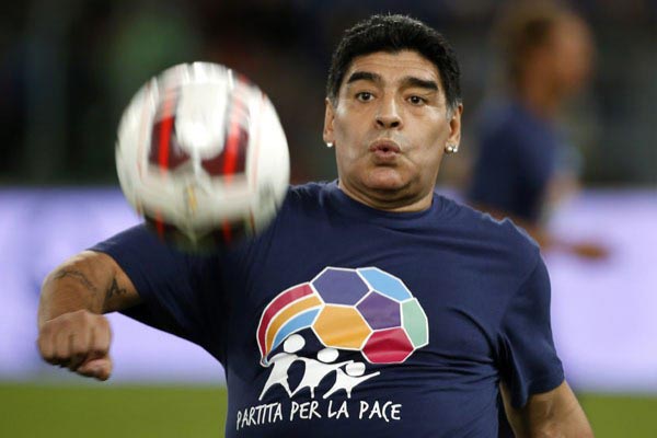 Bersedia Latih Argentina, Maradona Rela Tak Dibayar