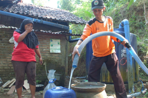 Akhirnya Warga Lereng Menoreh Ini Terima Bantuan Air setelah 2 Bulan Kekeringan
