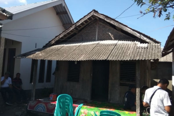 Pagi Ini, Personel TNI dan Warga Mulai Perbaiki Rumah Zohri
