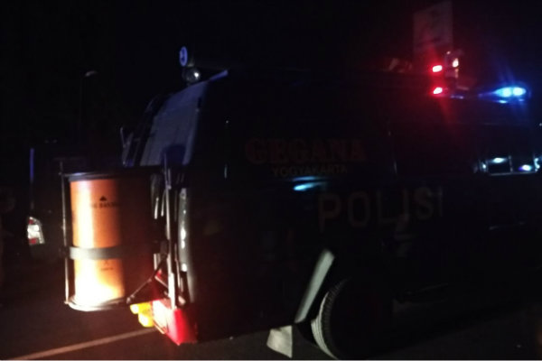 BAKU TEMBAK JAKAL: Ponsel Wartawan Hampir Dirampas