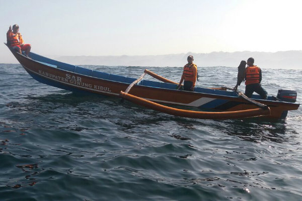 Pencarian Nelayan yang Tercebur ke Laut Sampai Perairan Parangtritis