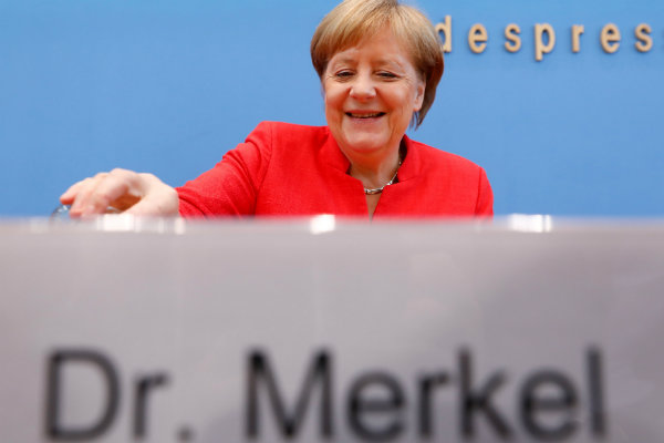 Kanselir Jerman Angela Merkel Sambut Baik Undangan Trump kepada Putin