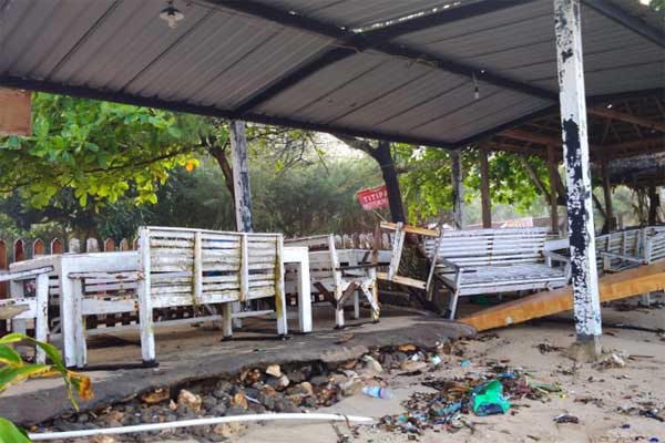 Gelombang Tinggi, Warung-Warung di Pantai Gunungkidul Pilih Tutup