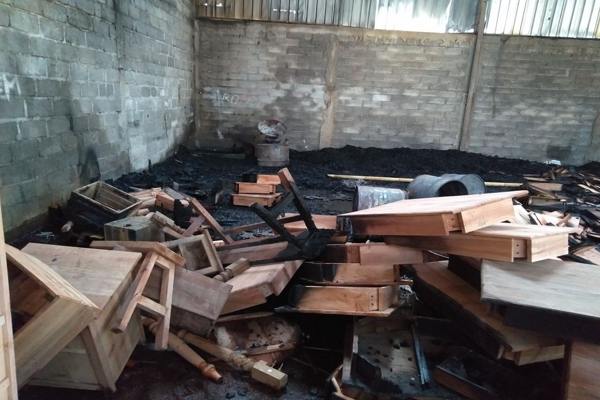 Gudang Mebel di Kompleks Pabrik Jokowi Terbakar 