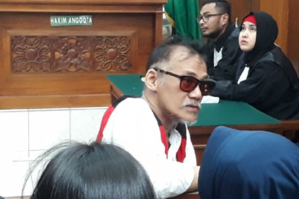 Jauh Lebih Ringan dari Tuntutan, Tio Pakusadewo Dihukum Rehabilitasi 9 Bulan