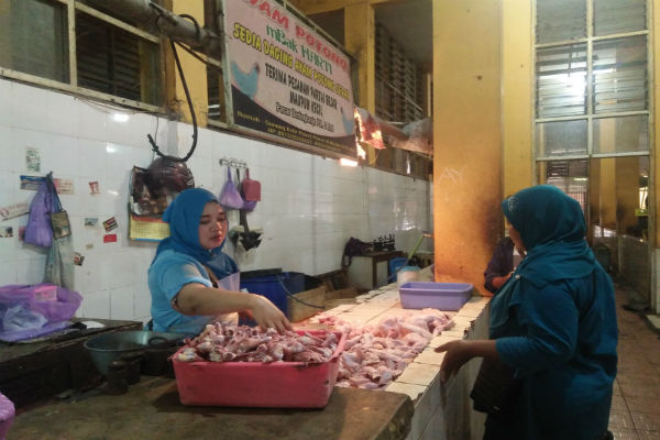 500 Kg Daging Ayam Digelontor ke 3 Pasar di Jogja, Harganya Rp32.000 per Kg