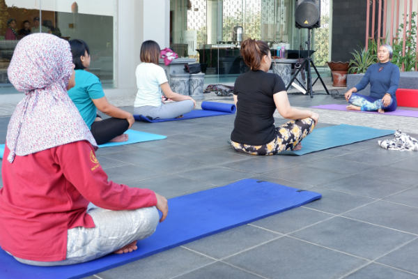 Rasakan Relaksasi dalam the Atrium Balance Yoga