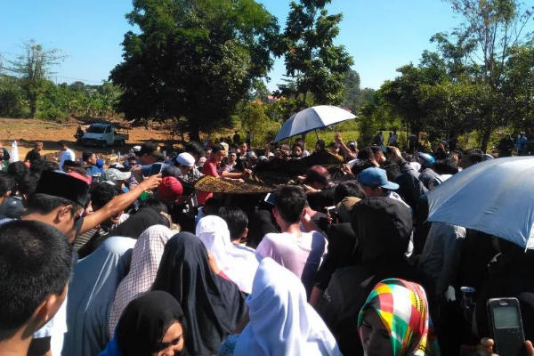 Pendaki Rinjani Korban Gempa Dimakamkan, sang Ayah Sudah Dapat Firasat