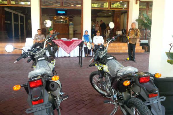 Bupati Bantul Beri Bantuan 10 Motor Trail untuk TNI Polri