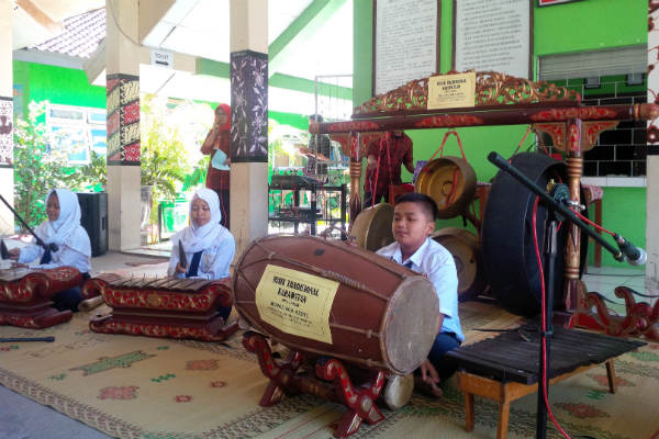 Dana Sosial YPA-MDR Tingkatkan Prestasi SMP Negeri 4 Pandak