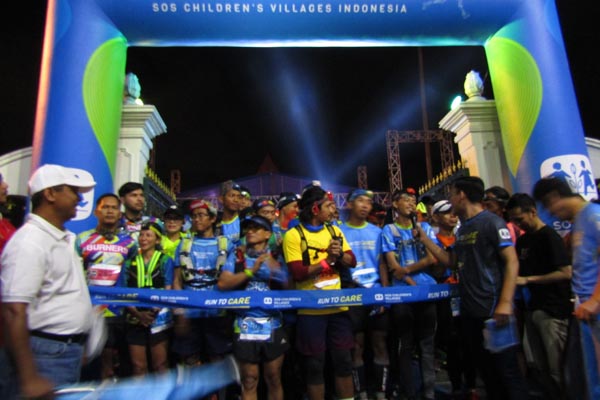 Ratusan Peserta Berlari 150 Km dalam Ultramarathon Run To Care 2018 Jogja-Semarang