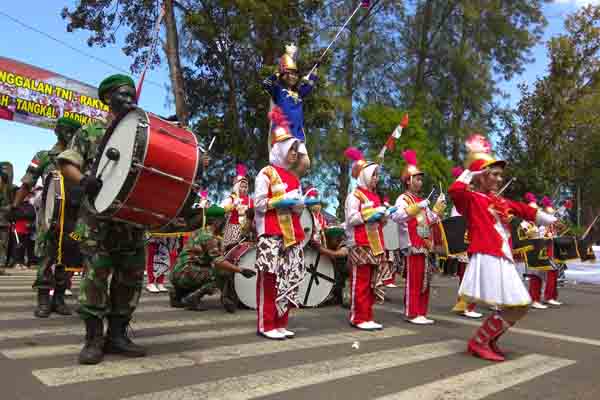 25 Sekolah Meriahkan Lomba Marching Band, Alun-Alun Wates Dibanjiri Penonton