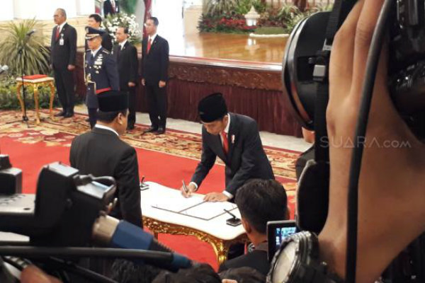 Dilantik Presiden Jokowi, Syafruddin Sah Jadi Menpan RB