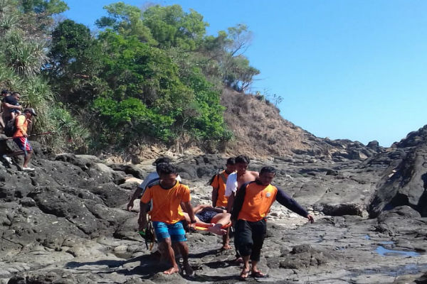 Wisatawan di Gunungkidul Nyaris Tenggelam Setelah Dihempas Ombak