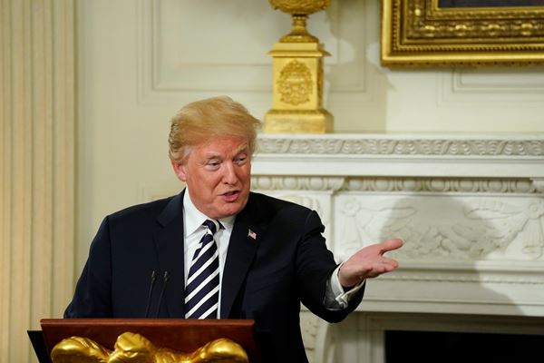 Trump bak Melempar Bumerang yang Bakal Balik Hancurkan AS