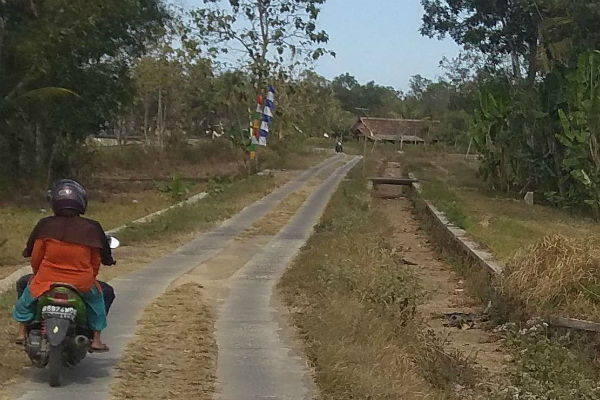 Debit Air Berkurang, Saluran Irigasi di Sentolo Rusak