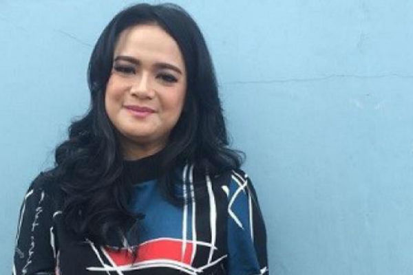 Bukan Orang Ketiga, Ini Penyebab Perceraian Shezy Idris dan Suami