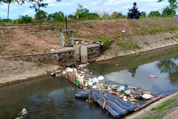 Gara-Gara Anggelan, Sampah di Selokan Mataram Kian Parah