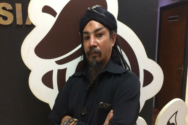 Biasanya Membisu, Limbad Kini Jadi Penyanyi