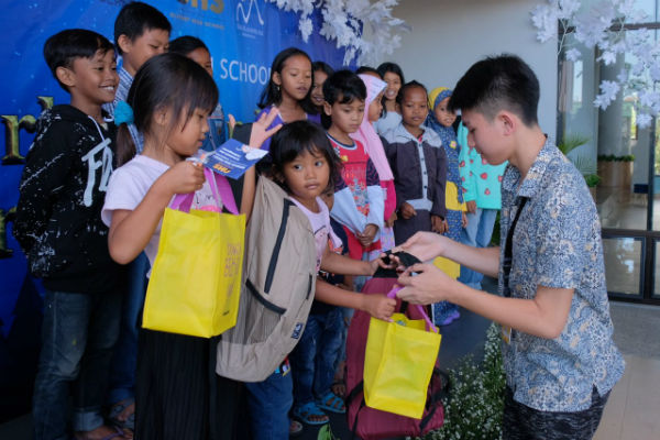 Olifant Ajak Siswa Berbagi dan Peduli Sesama