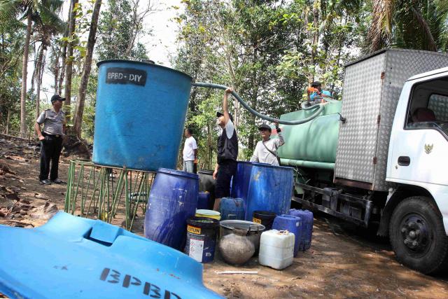 Di Desa Ini Air Bersih Tembus Rp350.000 Per Tangkinya