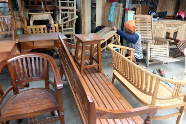 Mantap, Furniture Jati Indonesia Digandrungi Warga Senegal