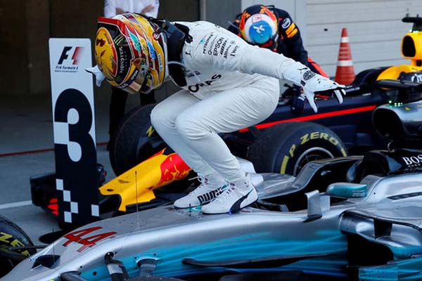 Lewis Hamilton Tak Terkejar di GP Singapura 2018