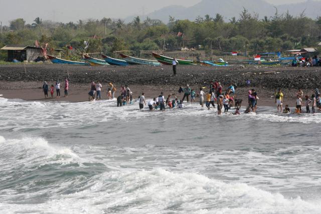 Akhir September, Listrik di Pesisir Kulonprogo Dicabut 