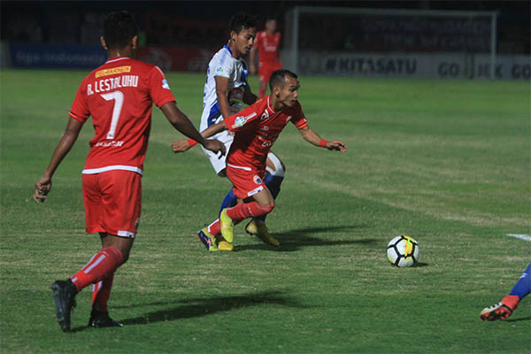 Persija Jakarta vs PSIS Semarang : Riko Simanjuntak Bawa Persija Unggul 1-0 di Babak Pertama 