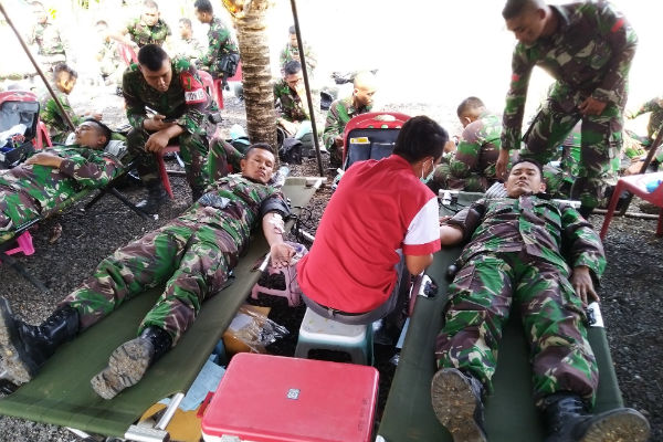Rayakan HUT TNI dan HUT Kodam V Diponegoro, Tentara Donorkan Darahnya