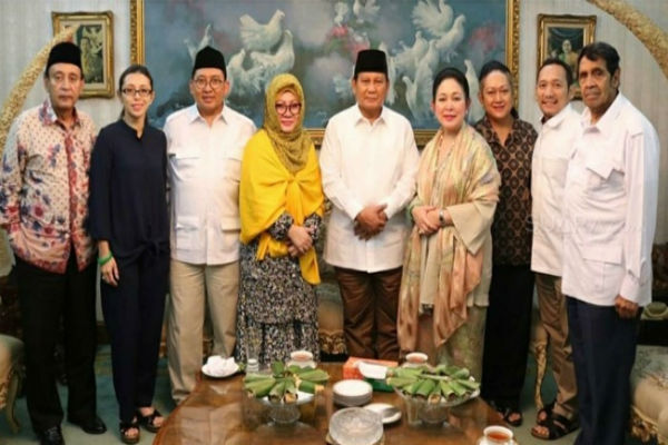 Prabowo Sapa Titiek Soeharto di Hadapan Publik : Saya Merasa Diplonco