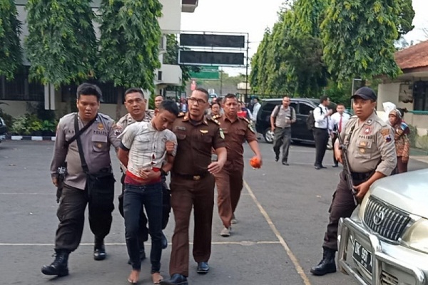 Dikawal 6 Polisi, Tahanan Nekat Ingin Kabur