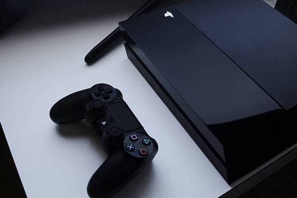 Playstation 4 Izinkan Permainan Lintas Platform