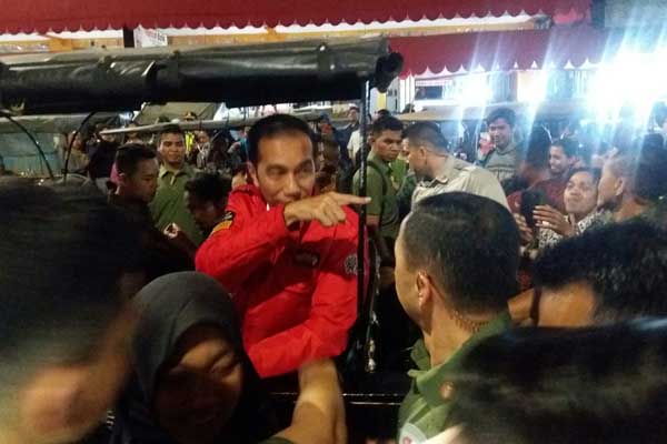 Naik Andong di Malioboro, Jokowi Berhenti Lebih dari 10 Kali untuk Selfie