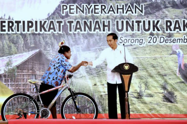 Jokowi Bagi-Bagi Sepeda Dianggap Kampanye? TKN: Itu Tradisi