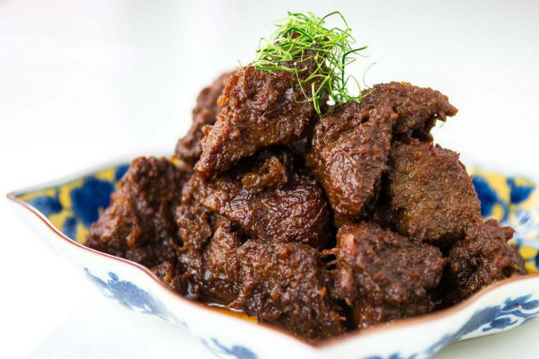 700 Kg Rendang Dikumpulkan Pemerintah Sumbar untuk Palu