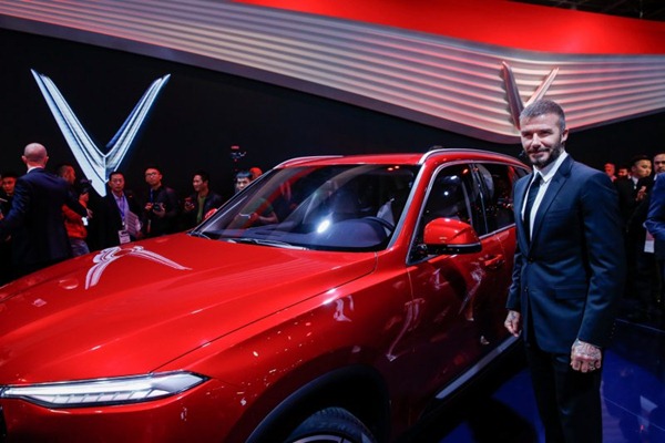 David Beckham Promosikan Mobil Mewah Produksi Vietnam di Paris Motor Show