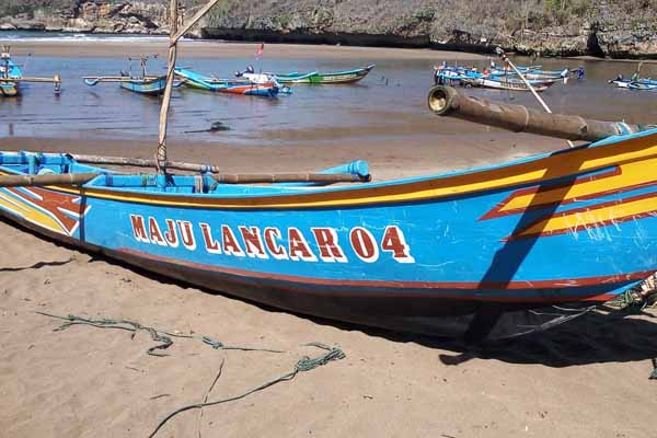 Dua Nelayan Terluka akibat Diterjang Ombak di Pantai Ngrawah Gunungkidul