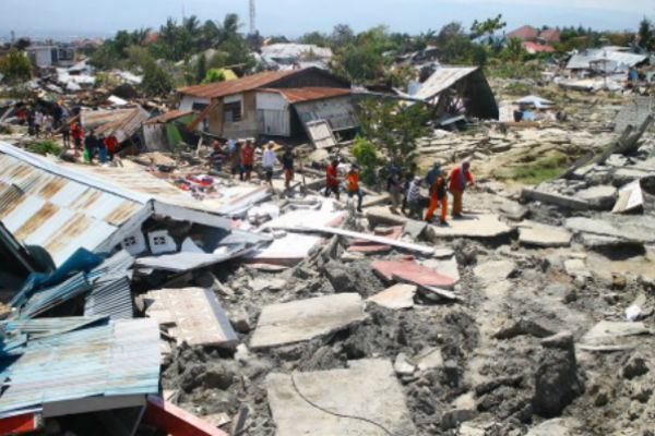 Penderitaan Korban Gempa : Tak Betah Hidup di Palu, Warga Memaksa Naik Truk Eksodus ke Gorontalo