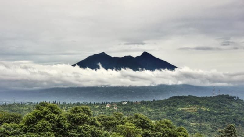 PVMBG: Gunung Salak Tidak Meletus, Status Masih Normal