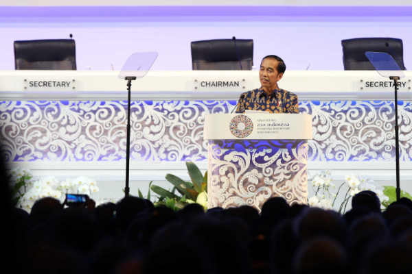 Presiden Joko Widodo Jelaskan Alasan Batal Naikkan Harga BBM