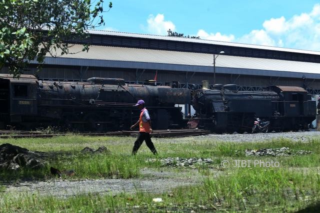 Lokomotif Uap Kuno di Stasiun Purwosari Dipindah ke Balai Yasa Jogja